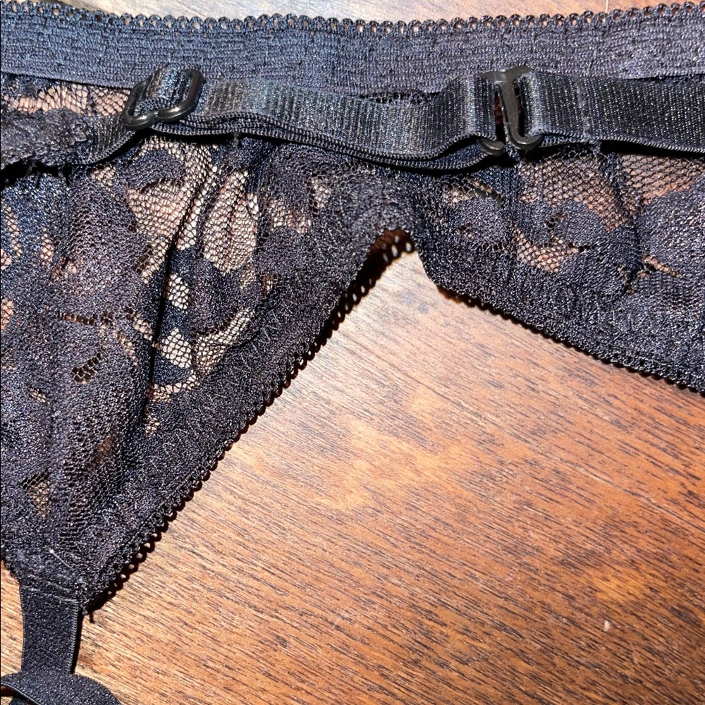 Black Lace Garter Belt - Picture 5 of 5